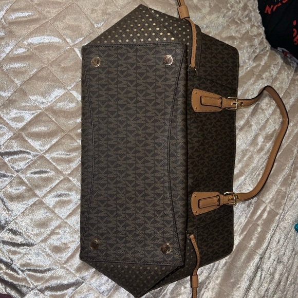 Micheal Kors signature tote - Picture 3 of 9